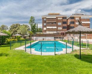 Piscina de Pis de lloguer en Majadahonda amb Aire condicionat, Calefacció i Jardí privat
