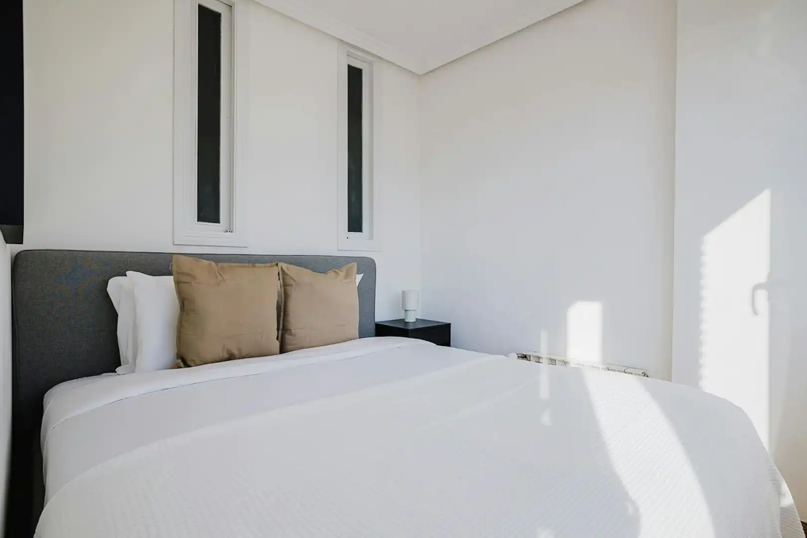 Schlafzimmer von Wohnung zur Miete in Madrid mit Klimaanlage, Heizung und Möbliert