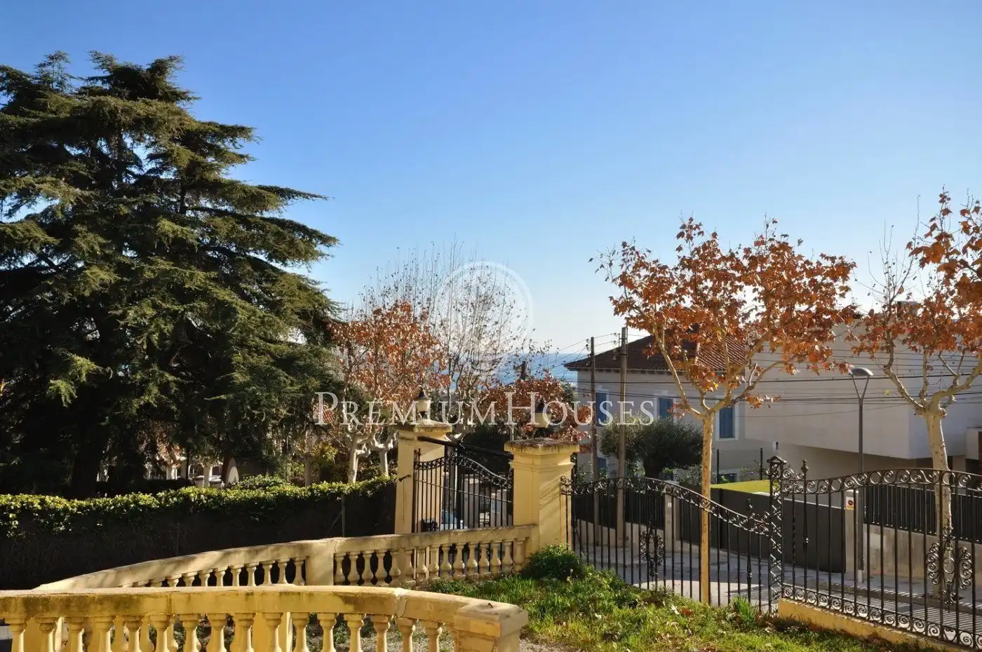 Vista exterior de Casa o xalet en venda en El Masnou amb Calefacció, Jardí privat i Traster