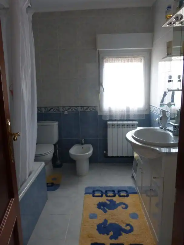 Bany de Casa o xalet en venda en Valle de Losa amb Calefacció i Piscina