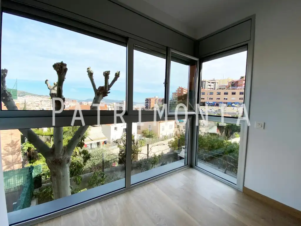 Vista exterior de Piso en venta en Barcelona
