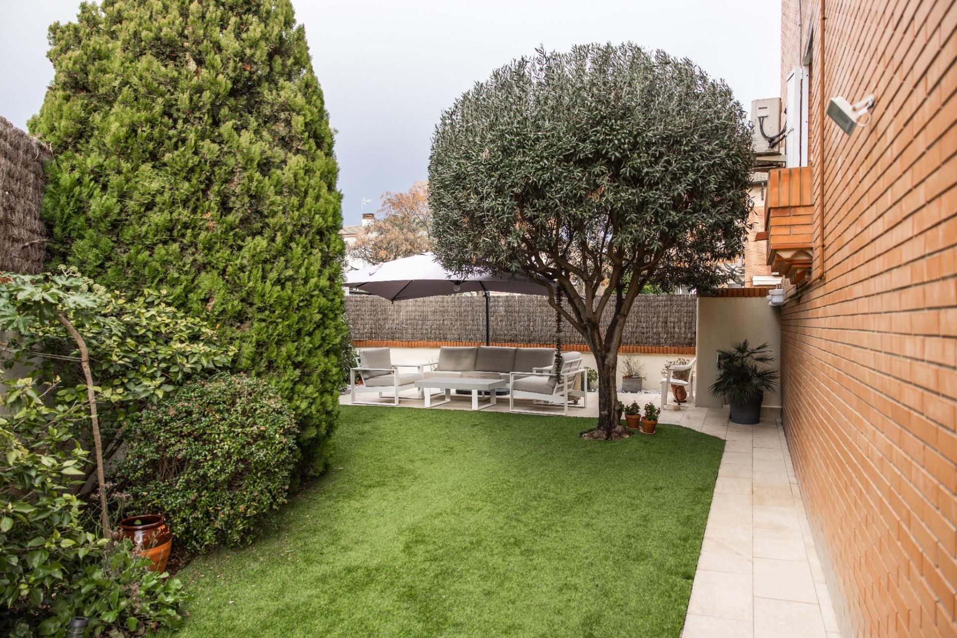 Jardín de Casa adosada en venta en Viladecans con Jardín privado, Terraza y Trastero