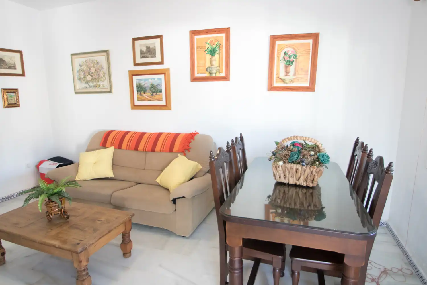 Menjador de Apartament en venda en Chiclana de la Frontera amb Jardí privat, Moblat i Rentadora