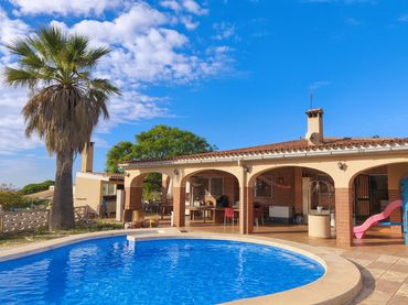 Villa avec piscine à vendre à Carrer Almogavers