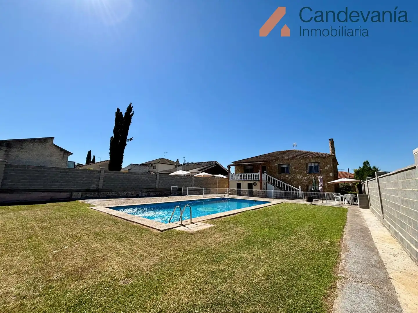 Piscina de Casa o chalet en venta en San Mateo de Gállego con Aire acondicionado, Calefacción y Jardín privado