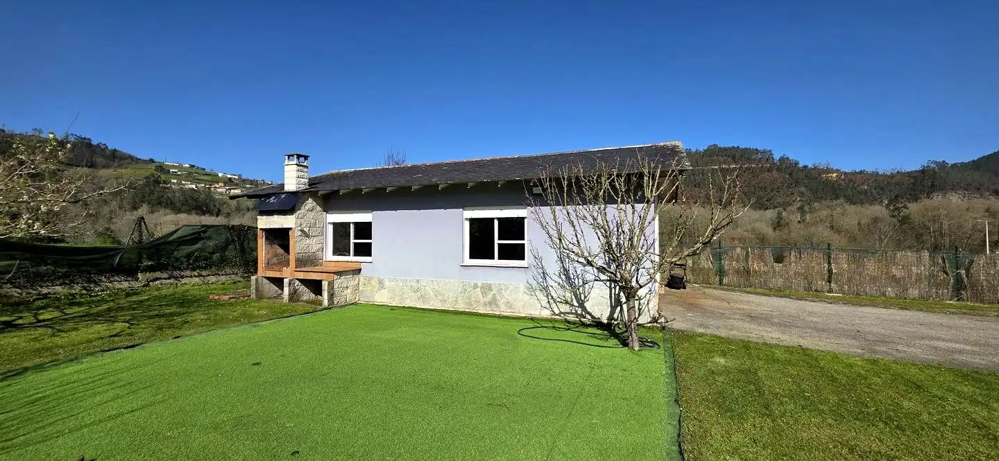 Exterior view of Houses for sale in Valdés - Luarca  with Heating, Private garden and Parquet flooring