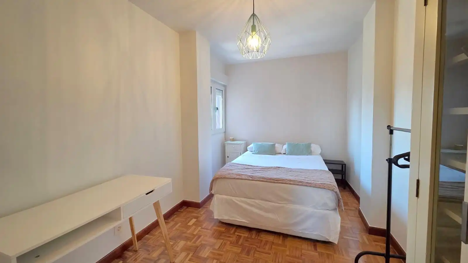 Schlafzimmer von Wohnung zur Miete in Santander mit Heizung, Parkett und Terrasse