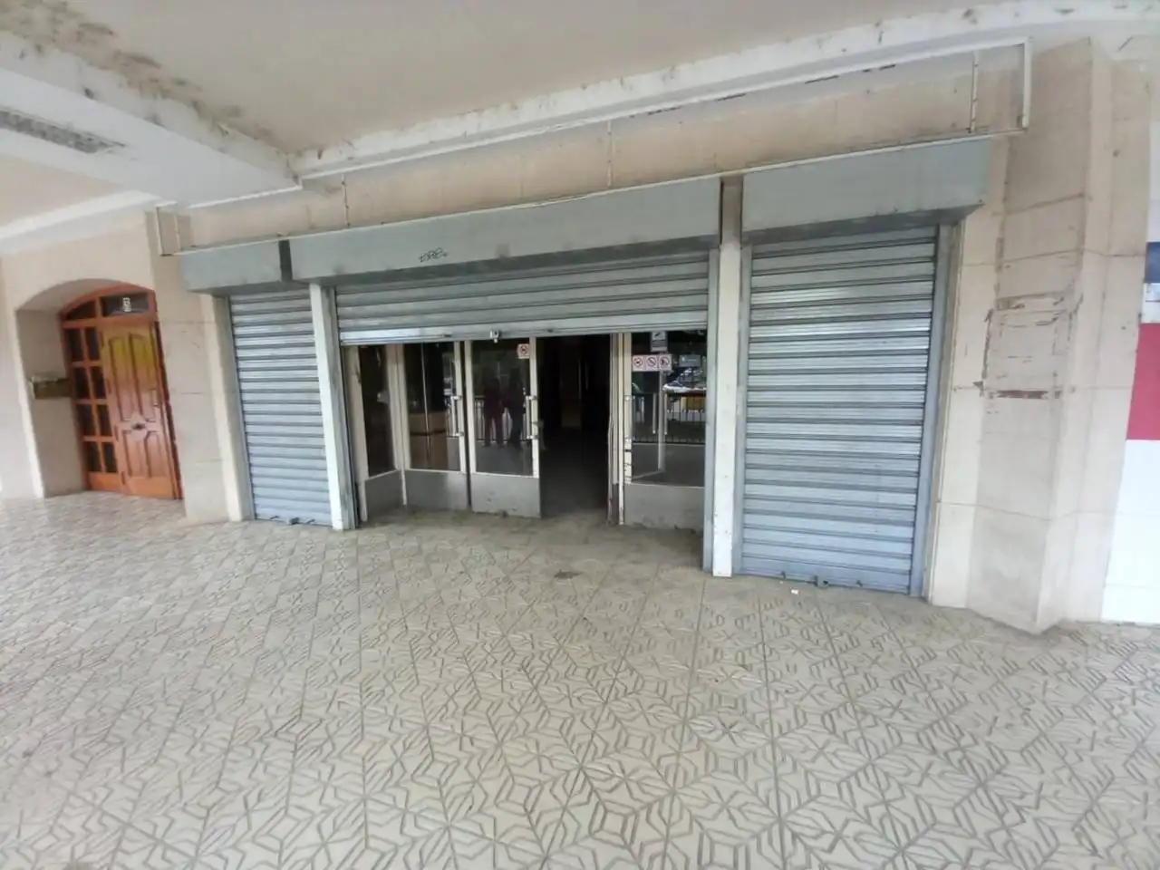 Local comercial en venda a Calle Maria Moliner