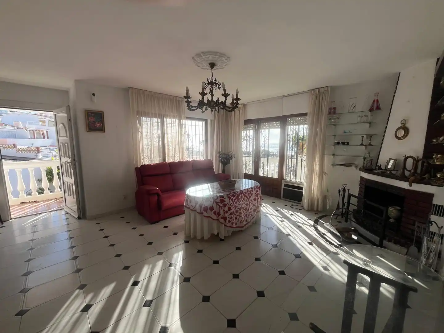 Sala d'estar de Casa o xalet en venda en Vélez-Málaga amb Jardí privat i Terrassa