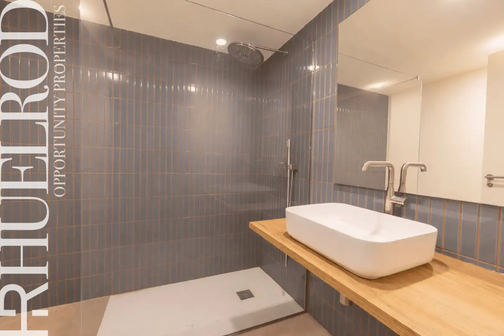 Bathroom of Ground floor for sale in Barcelona  with Air Conditioner, Heating and Terrace