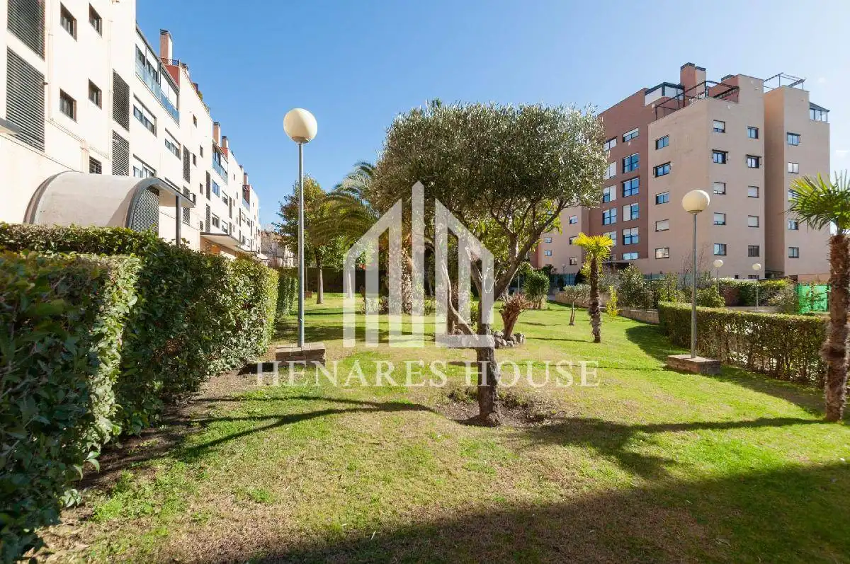 Jardí de Àtic en venda en Alcalá de Henares amb Aire condicionat, Calefacció i Jardí privat