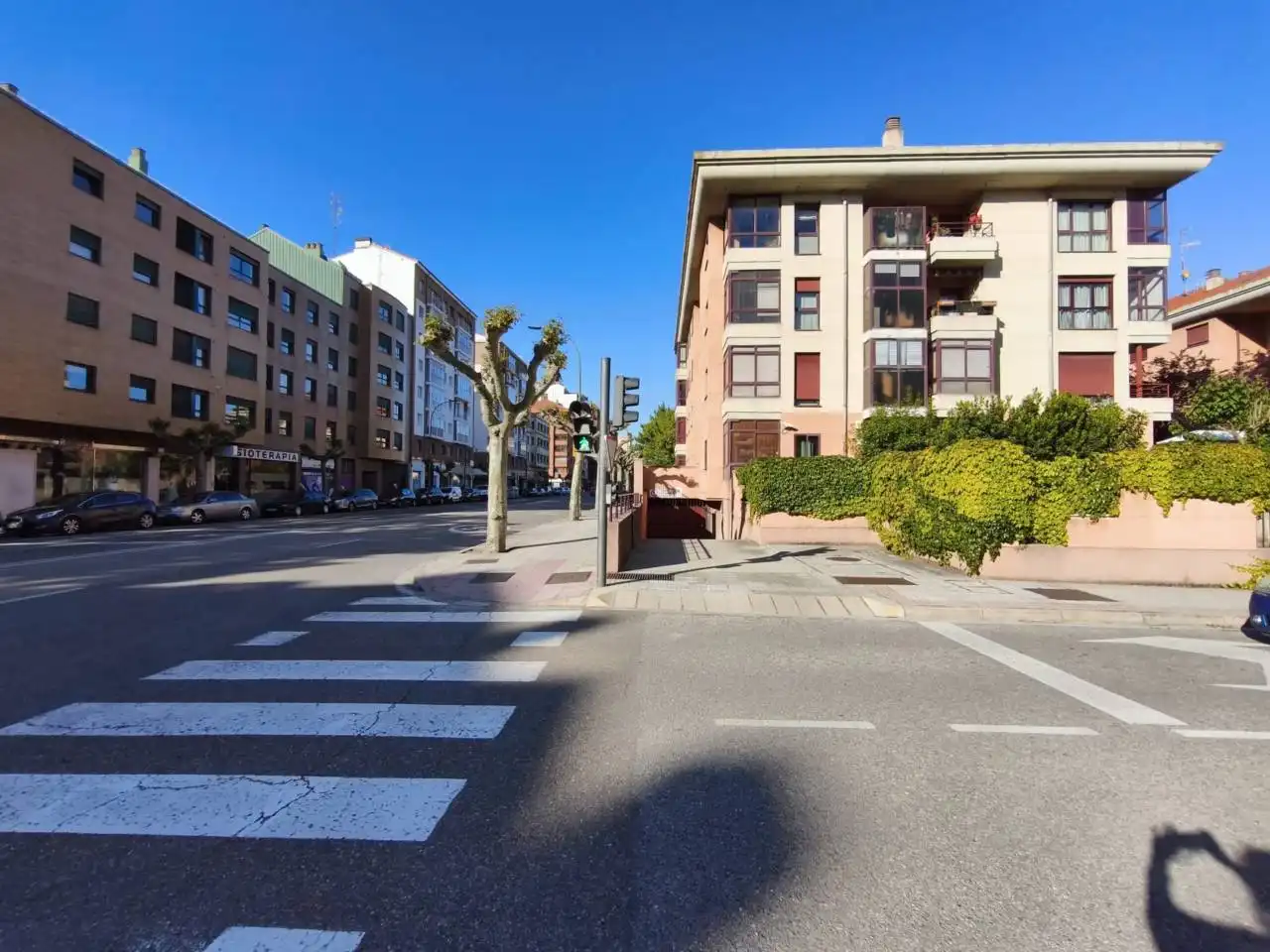 Außenansicht von Garage zum Verkauf in Burgos
