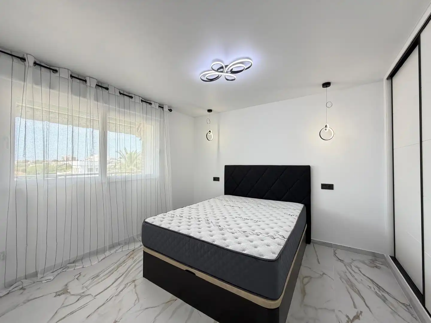 Dormitori de Apartament en venda en Orihuela amb Calefacció, Jardí privat i Moblat