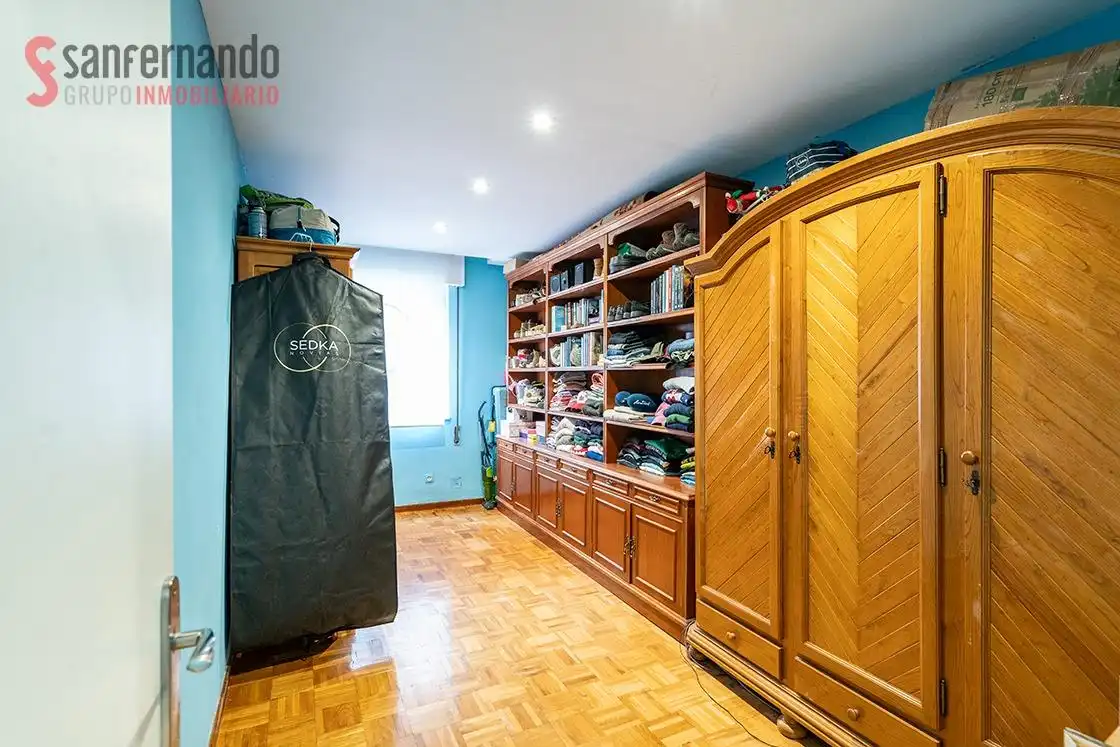 Habitación de Piso en venta en Torrelavega  con Parquet, Terraza y Amueblado