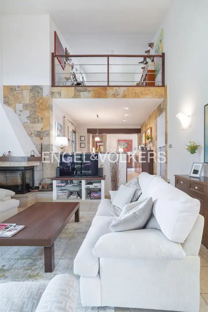 Sala d'estar de Casa o xalet en venda en Oleiros amb Calefacció, Jardí privat i Terrassa