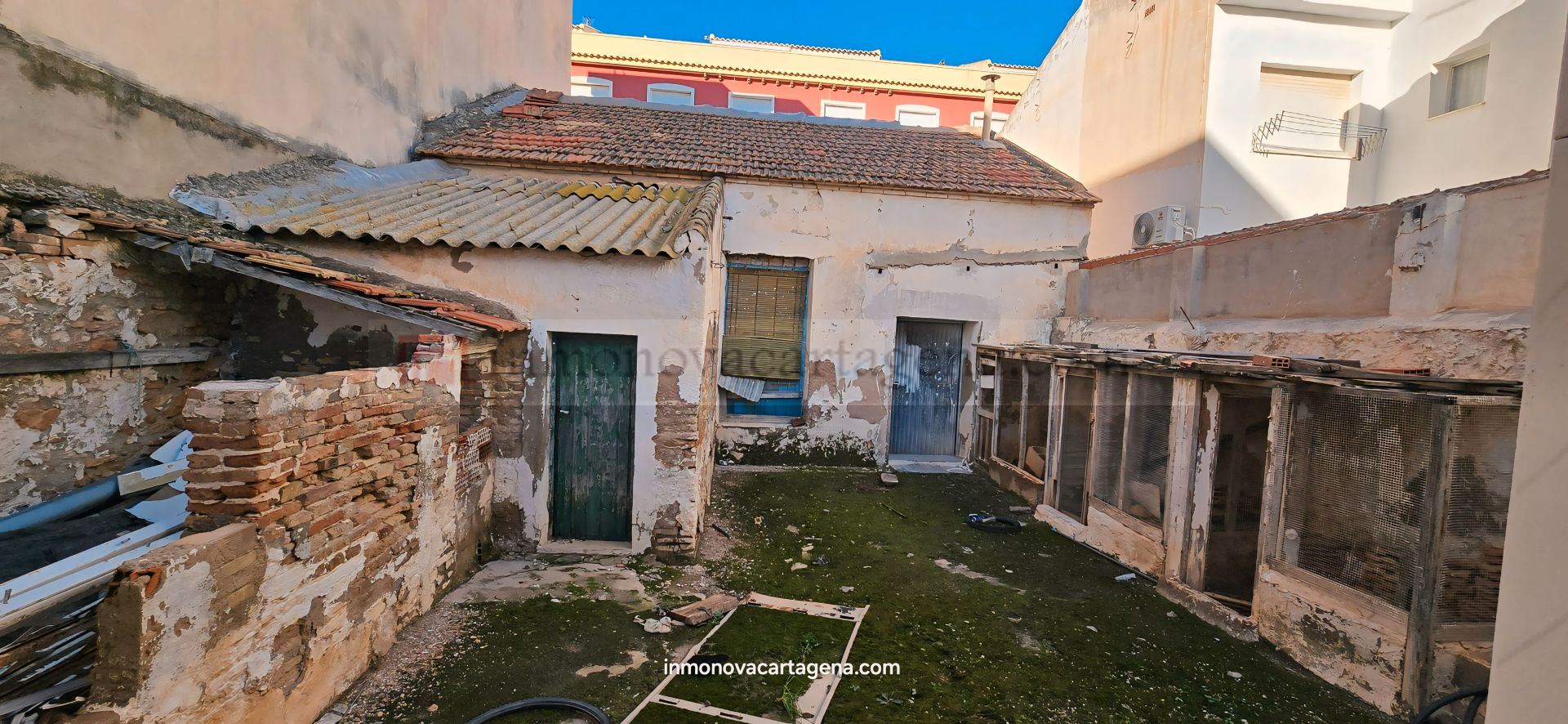 Vista exterior de Casa o xalet en venda en Cartagena amb Jardí privat