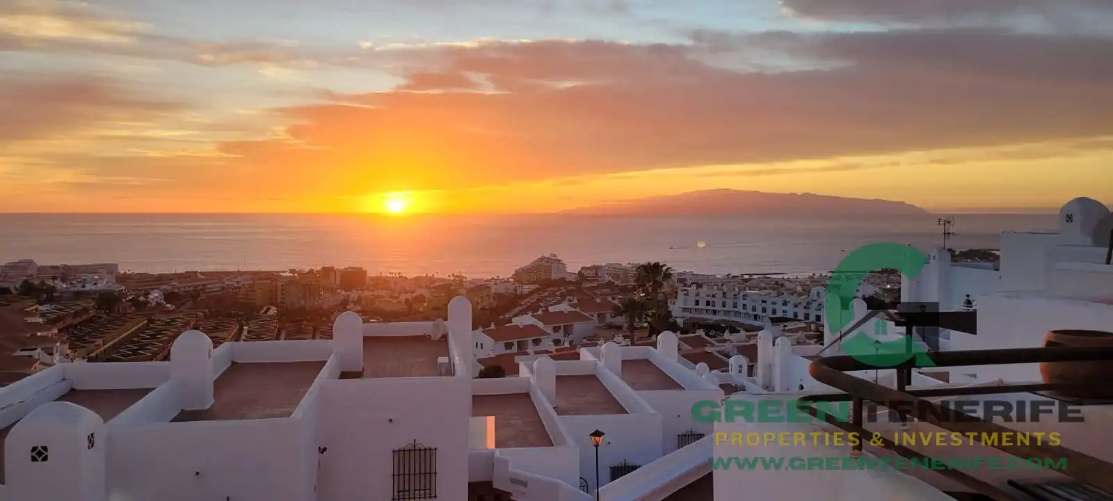 Exterior view of Flat for sale in Adeje  with Terrace, Swimming Pool and Balcony