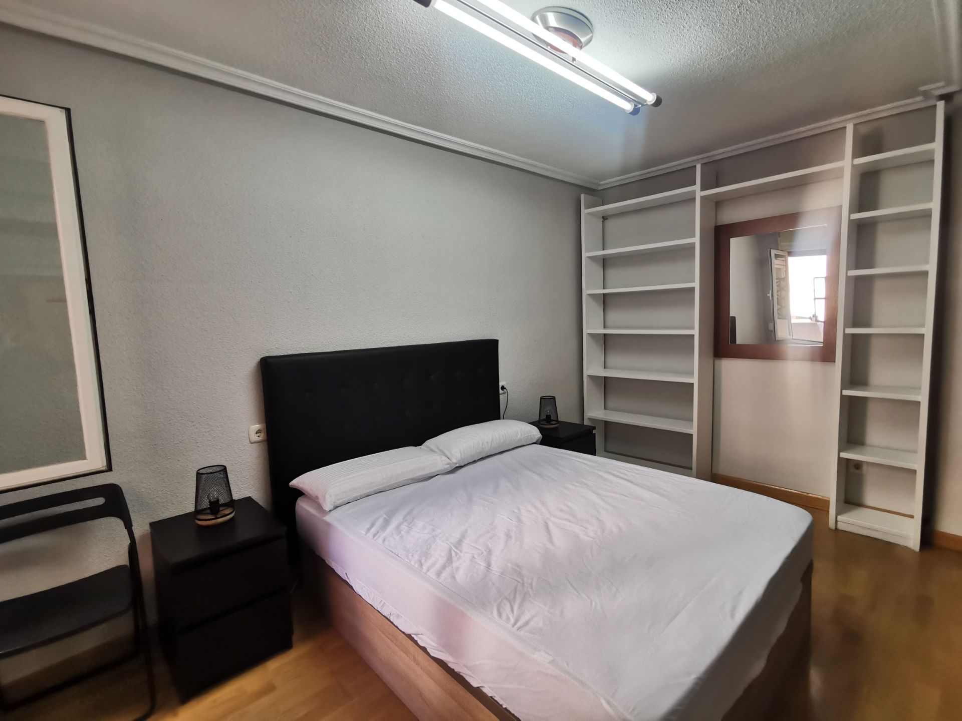 Dormitori de Apartament de lloguer en Salamanca Capital amb Calefacció, Parquet i Terrassa