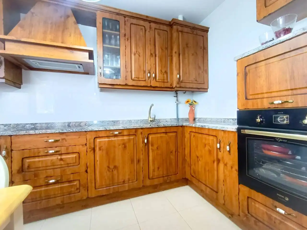 Cuina de Casa o xalet en venda en Burgos amb Calefacció, Jardí privat i Parquet