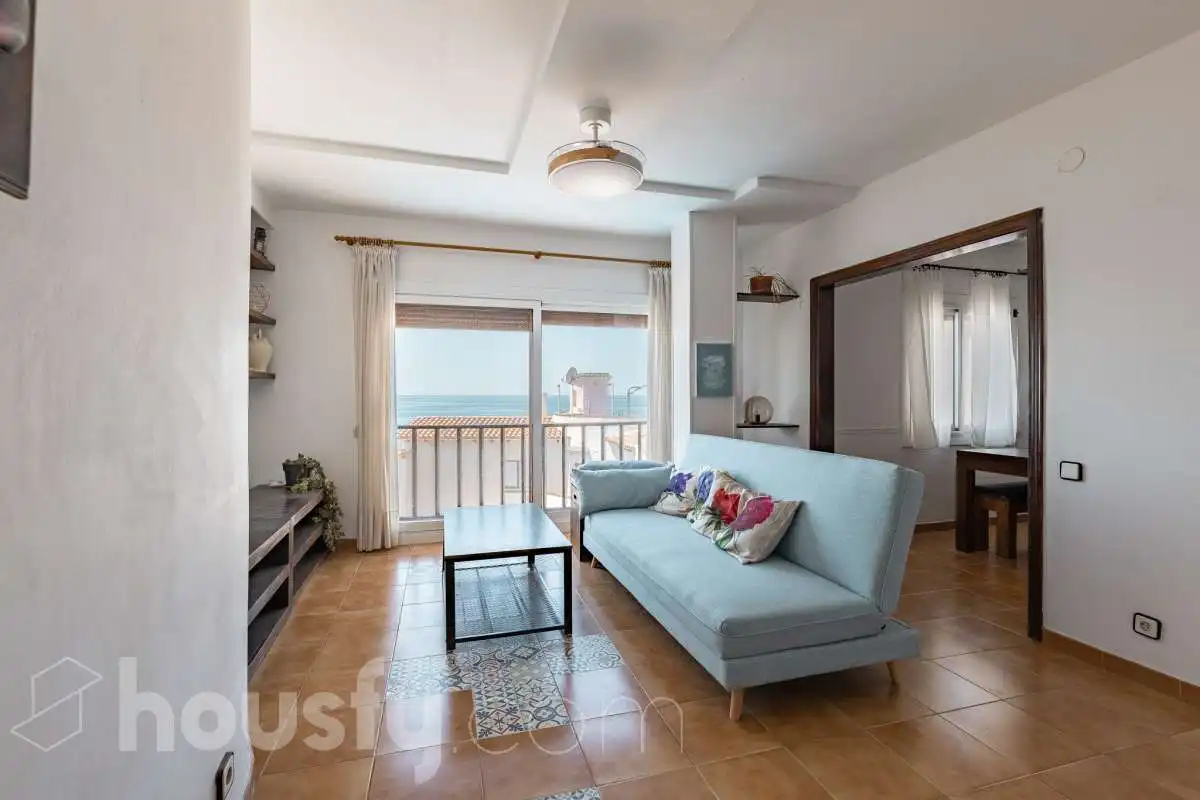 Sala de estar de Piso en venta en Sitges con Trastero, Amueblado y Piscina comunitaria