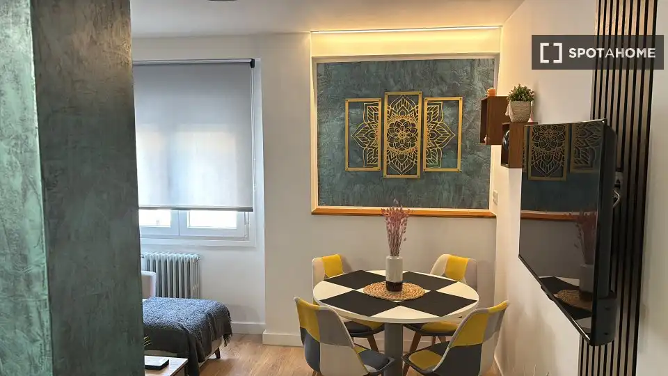 Habitación en Parque Palomar – Bombarda