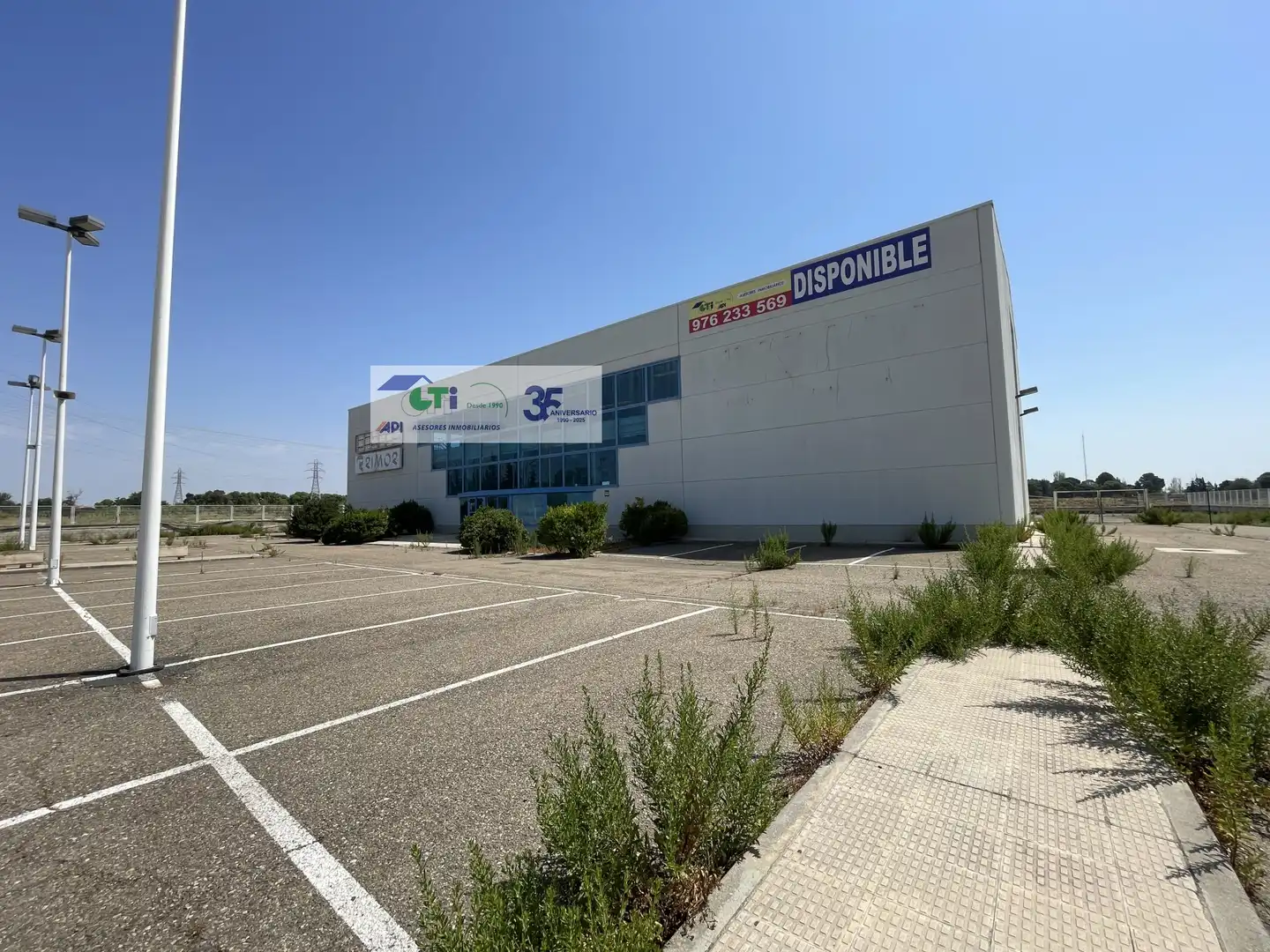 Außenansicht von Fabrikhallen zur Miete in Zaragoza