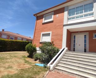 Exterior view of Single-family semi-detached for sale in Arroyo de la Encomienda  with Heating, Private garden and Terrace