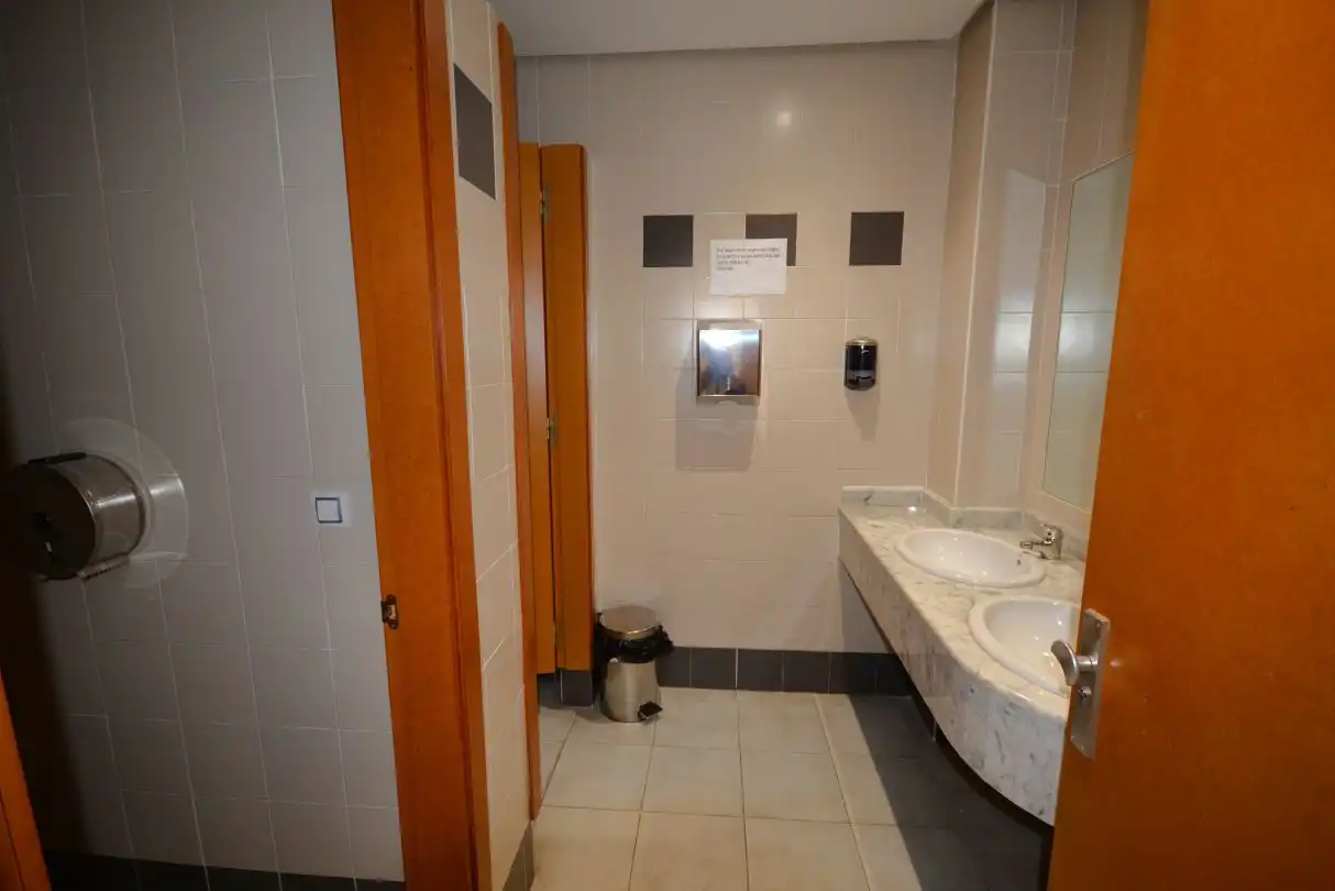 Bathroom of Office for sale in Donostia - San Sebastián   with Air Conditioner, Heating and Furnished