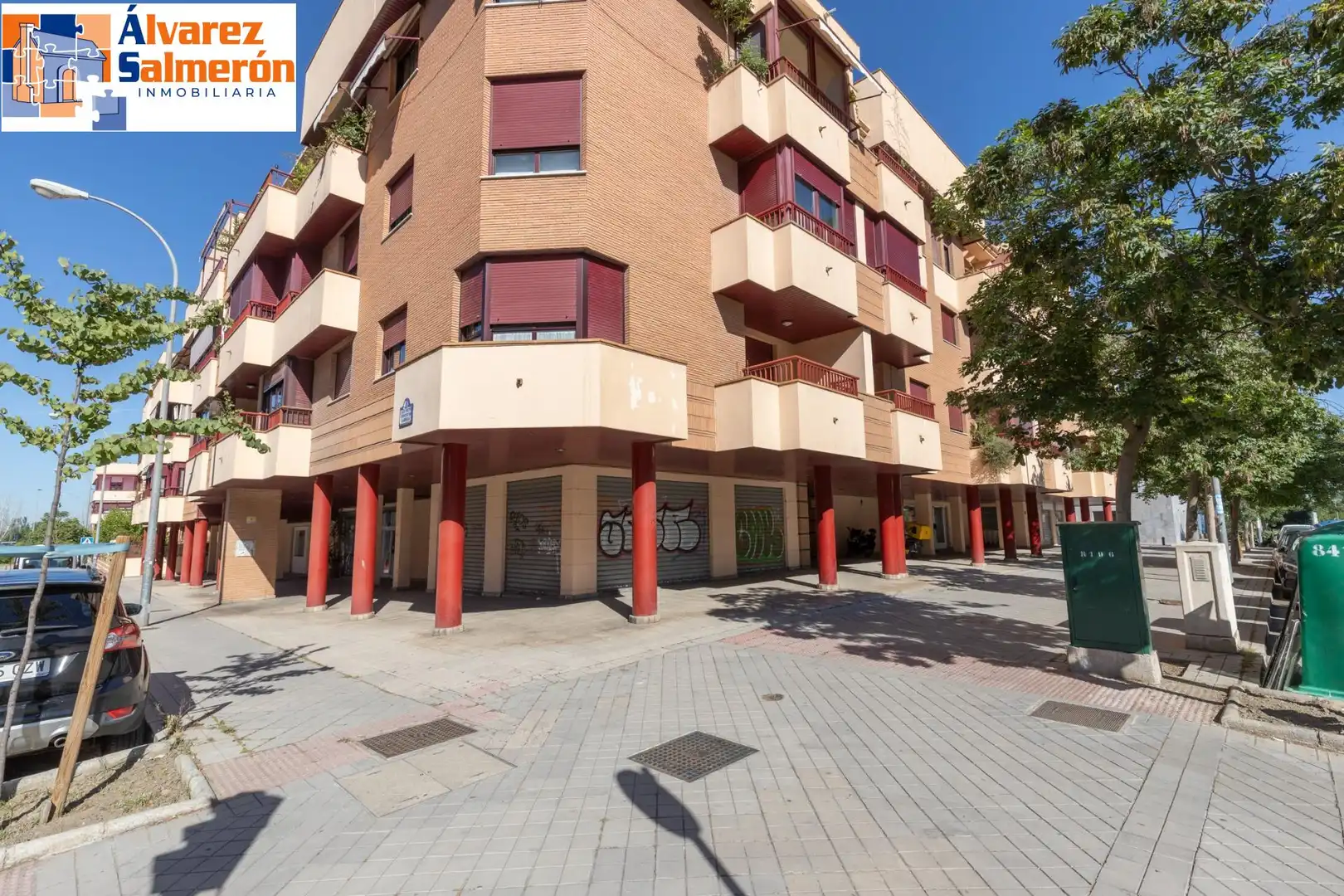 Vista exterior de Pis de lloguer en Granada amb Calefacció, Terrassa i Piscina comunitària