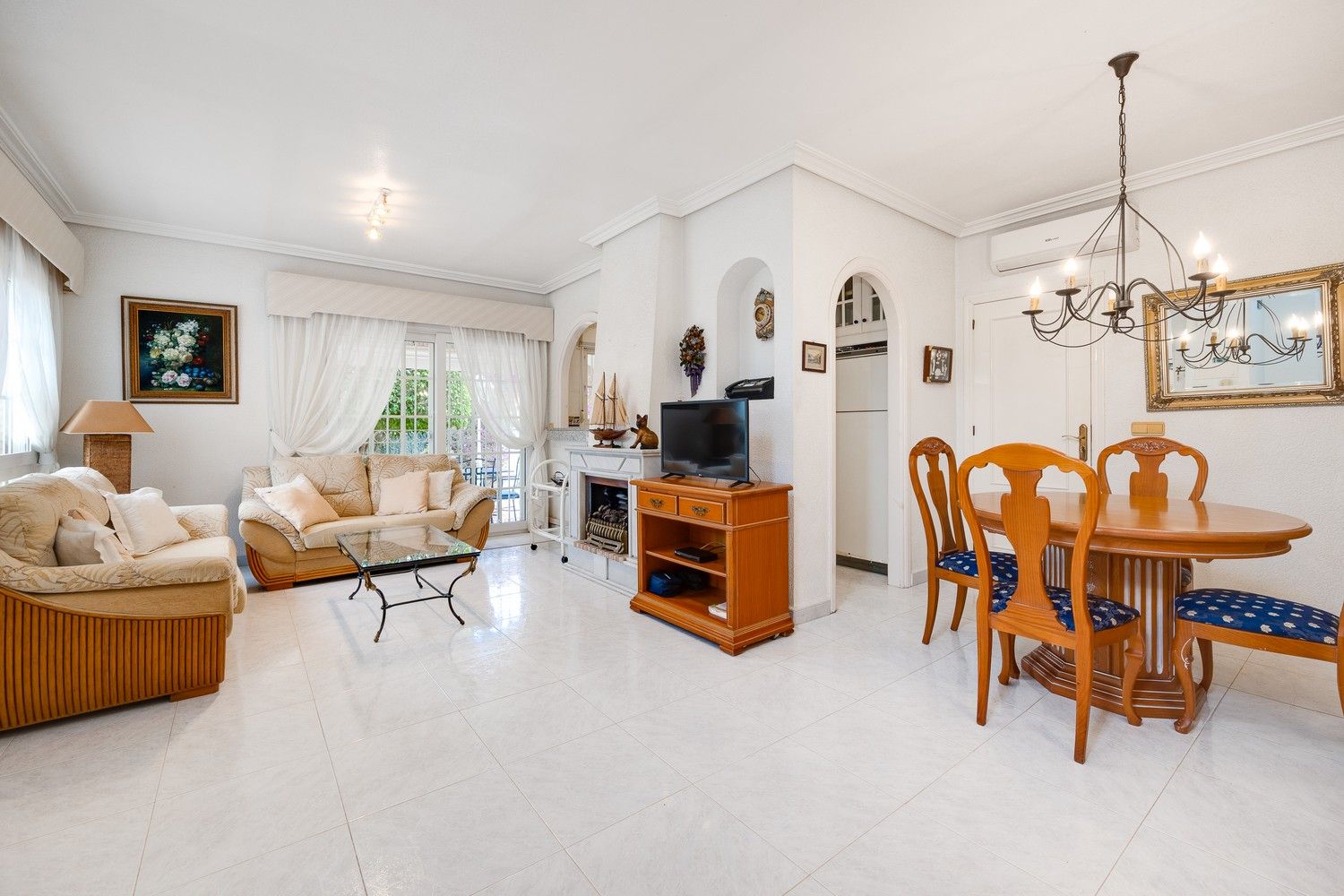 Sala d'estar de Casa o xalet en venda en Orihuela amb Calefacció, Jardí privat i Terrassa