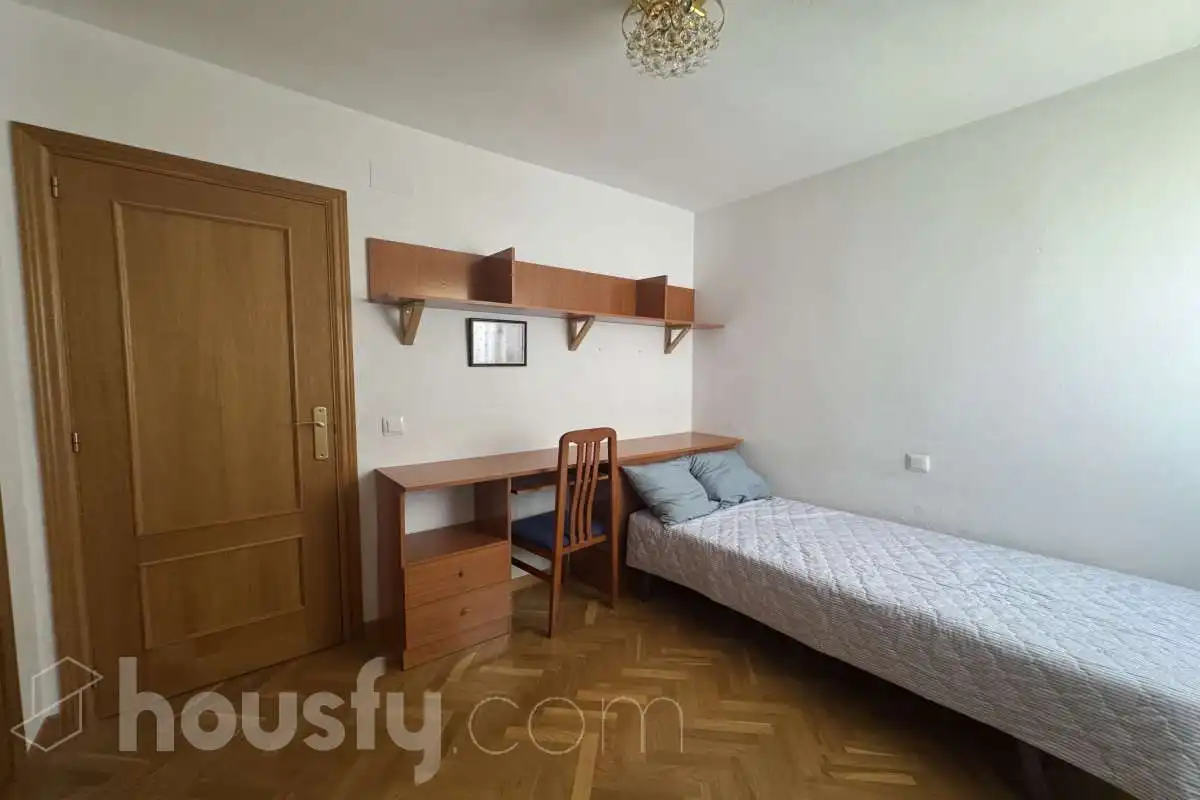 Habitación de Piso de alquiler en Madrid con Trastero y Amueblado