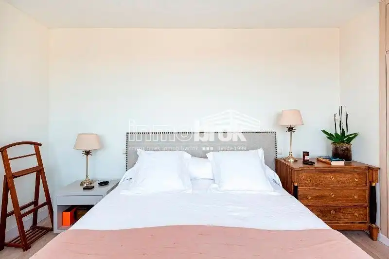 Schlafzimmer von Dachboden zur Miete in La Moraleja mit Klimaanlage, Heizung und Abstellraum