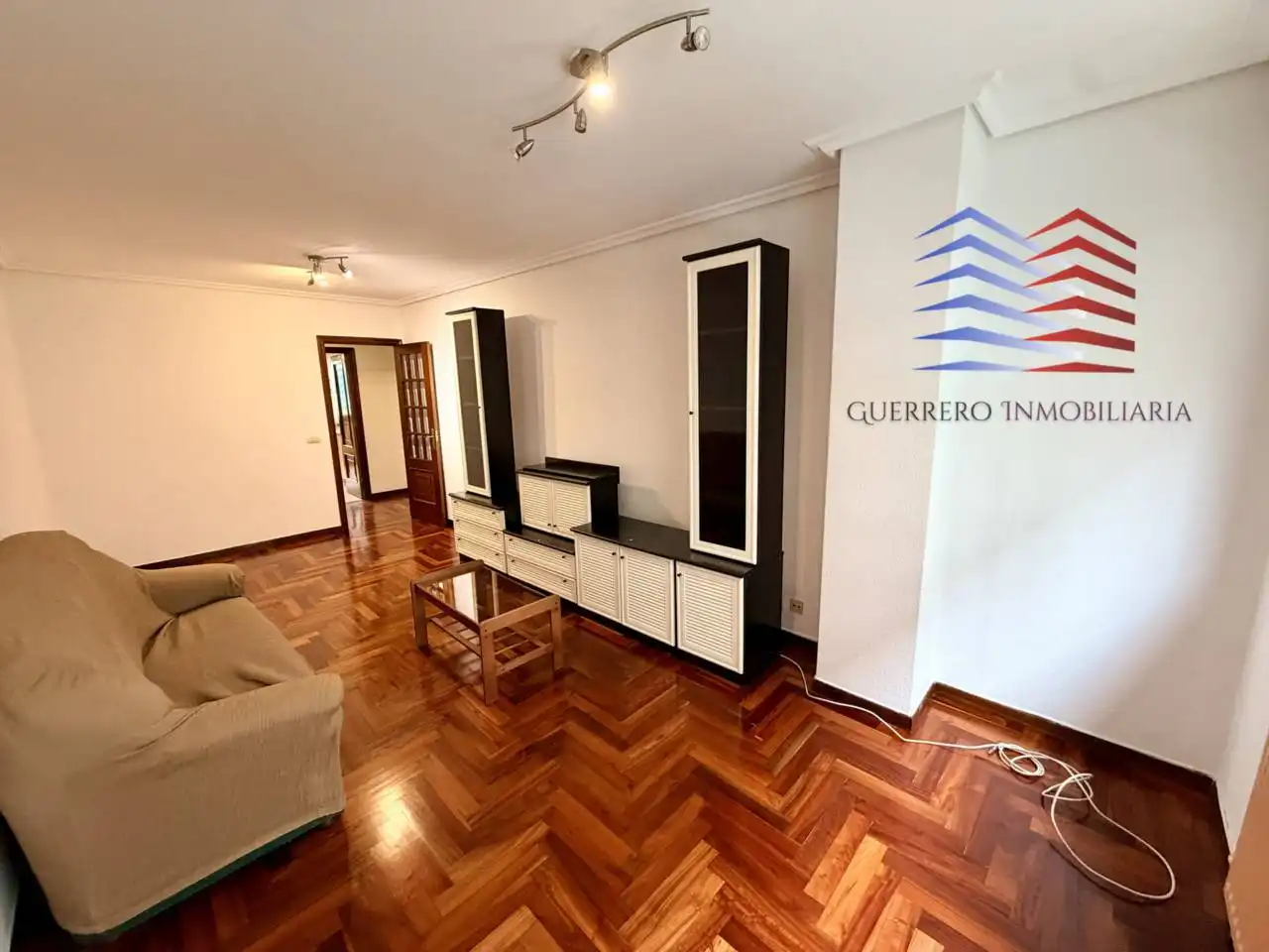 Sala de estar de Piso de alquiler en Vigo  con Calefacción, Parquet y Terraza