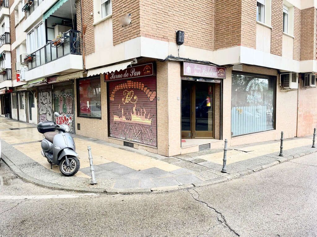 Local en venda a Jose Arcones Gil, Pueblo Nuevo