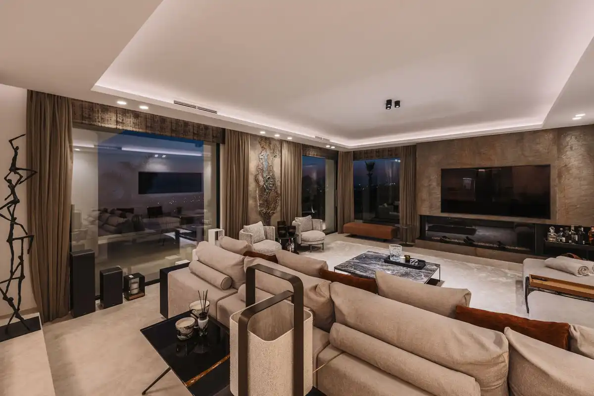 Sala d'estar de Casa o xalet en venda en Marbella amb Aire condicionat, Jardí privat i Terrassa