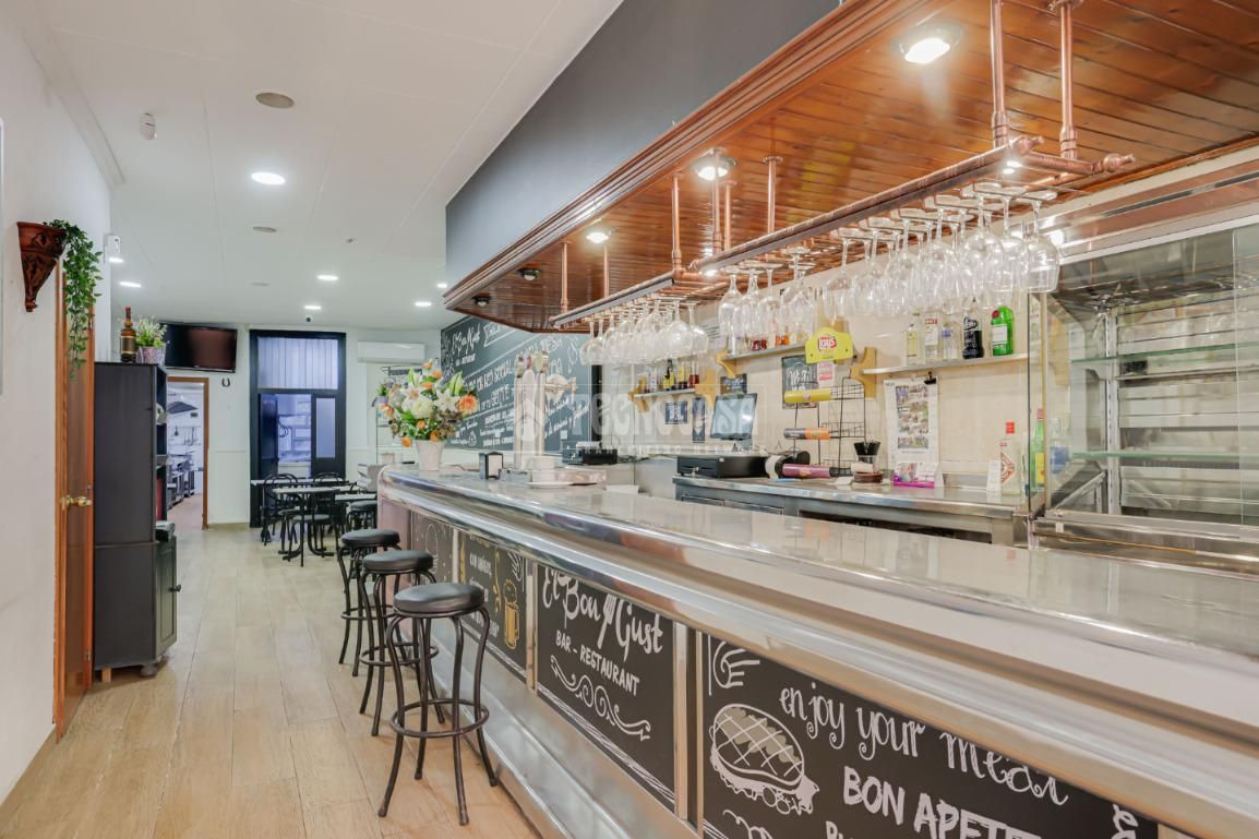 Premises for sale in Rubí  with Air Conditioner and Alarm