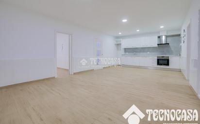 Kitchen of Flat for sale in Santa Coloma de Gramenet  with Air Conditioner and Terrace