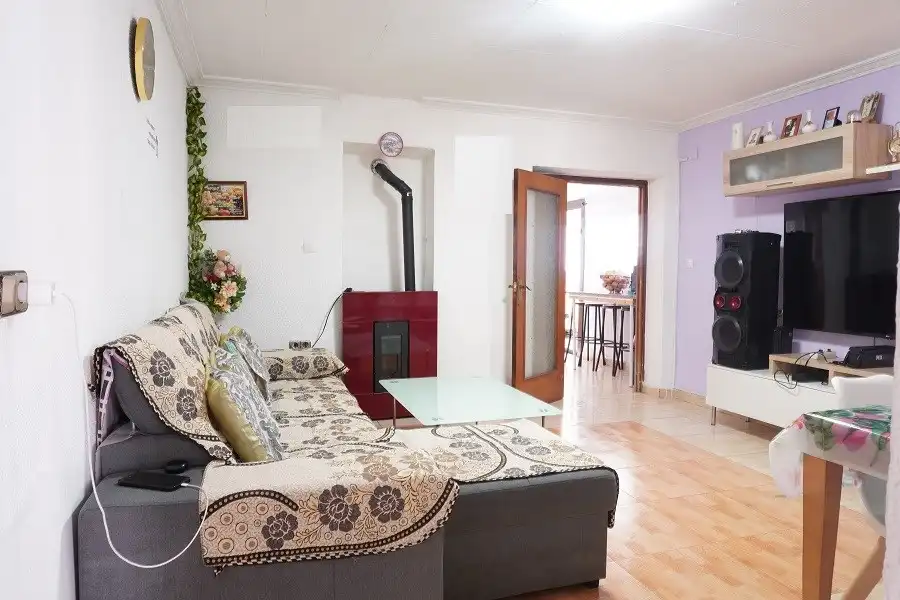 Sala de estar de Casa adosada en venta en Olot con Terraza