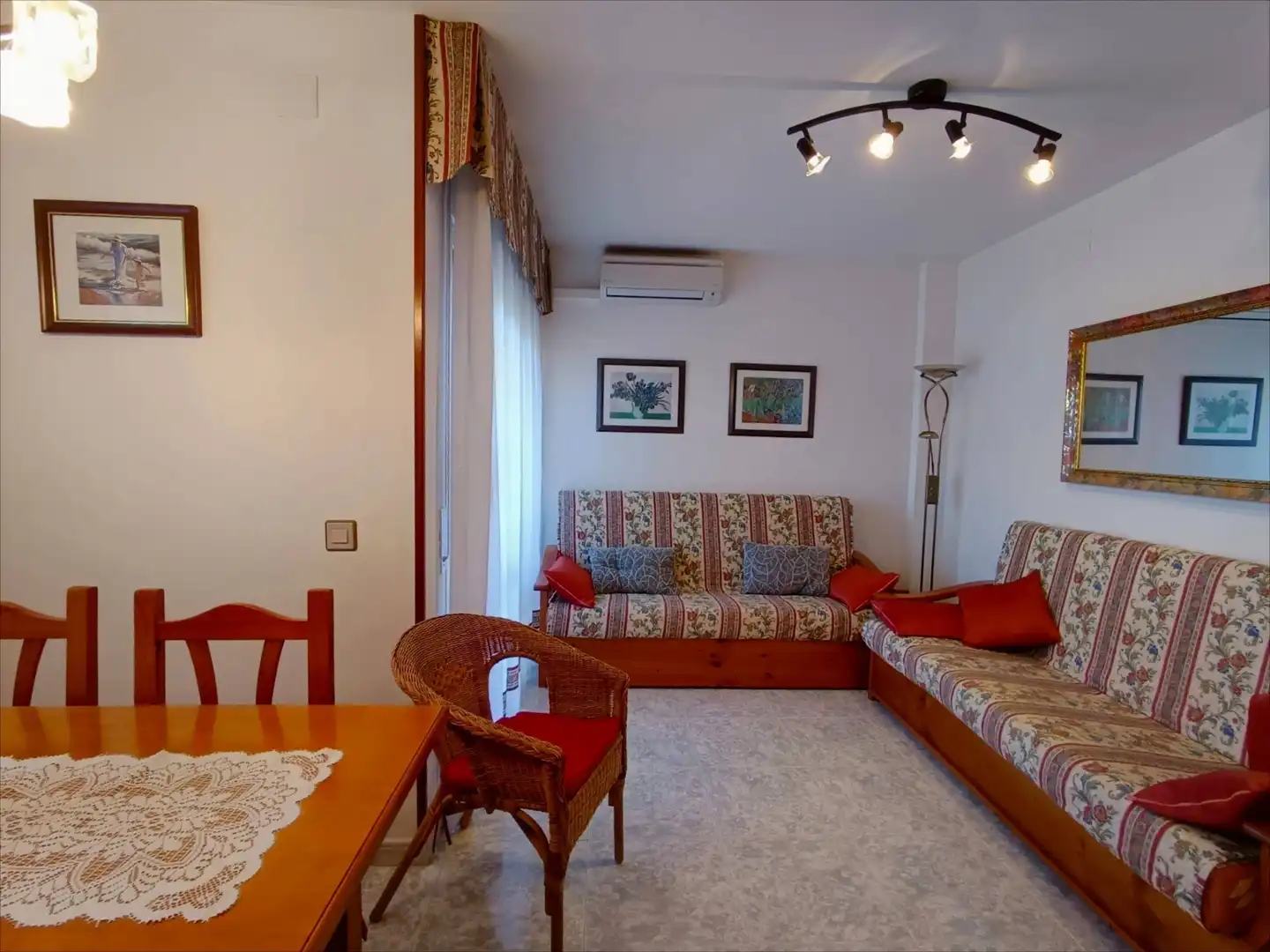 Sala de estar de Piso en venta en Sant Pere Pescador con Aire acondicionado, Terraza y Amueblado