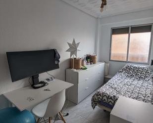Bedroom of Flat to share in  Valencia Capital  with Air Conditioner and Terrace