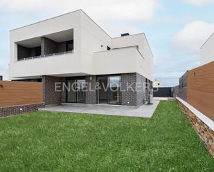 Einfamilien-Reihenhaus miete in Villaviciosa de Odón mit Klimaanlage, Terrasse und Schwimmbad