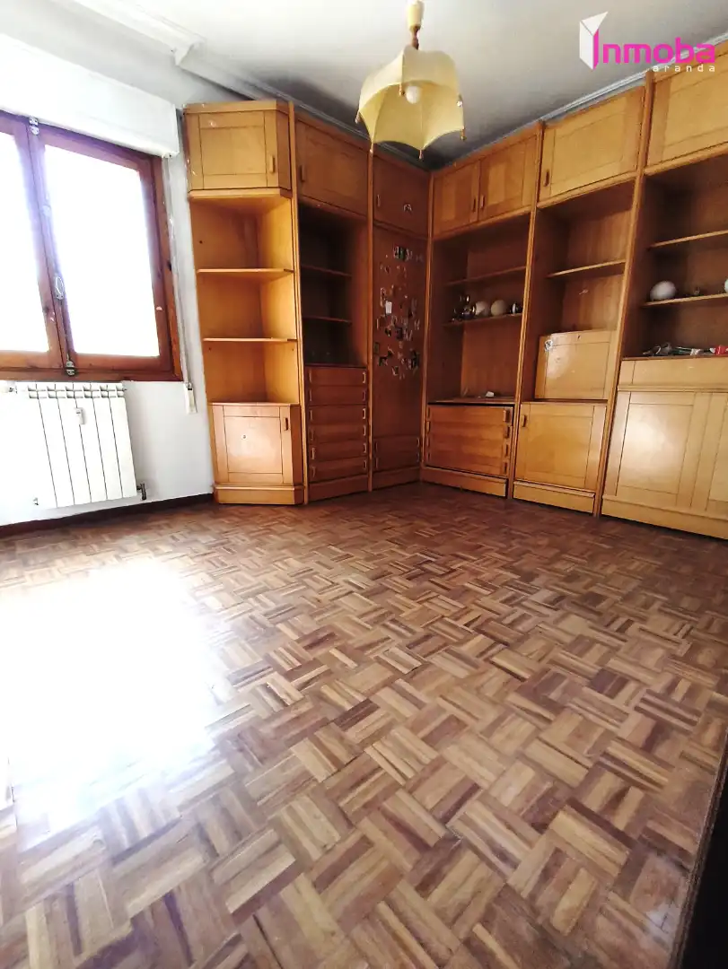 Sala de estar de Piso en venta en Aranda de Duero con Calefacción, Parquet y Terraza