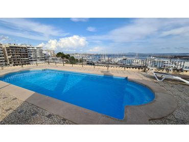 Appartamento con piscina in affitto a Calle Joan Miro 127