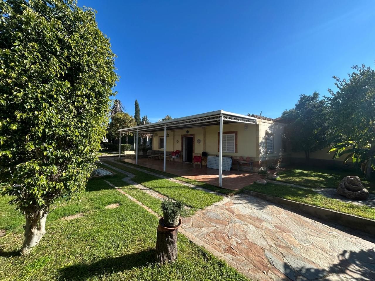 Garden of House or chalet for sale in Dos Hermanas  with Air Conditioner, Private garden and Swimming Pool