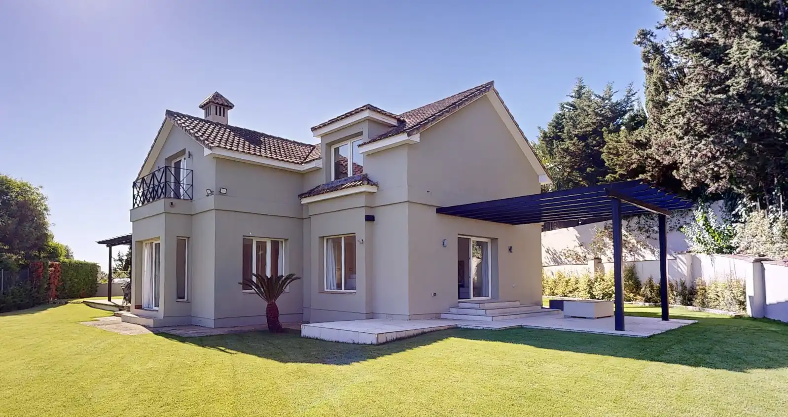 Vista exterior de Casa o xalet en venda en Sotogrande amb Aire condicionat, Jardí privat i Terrassa