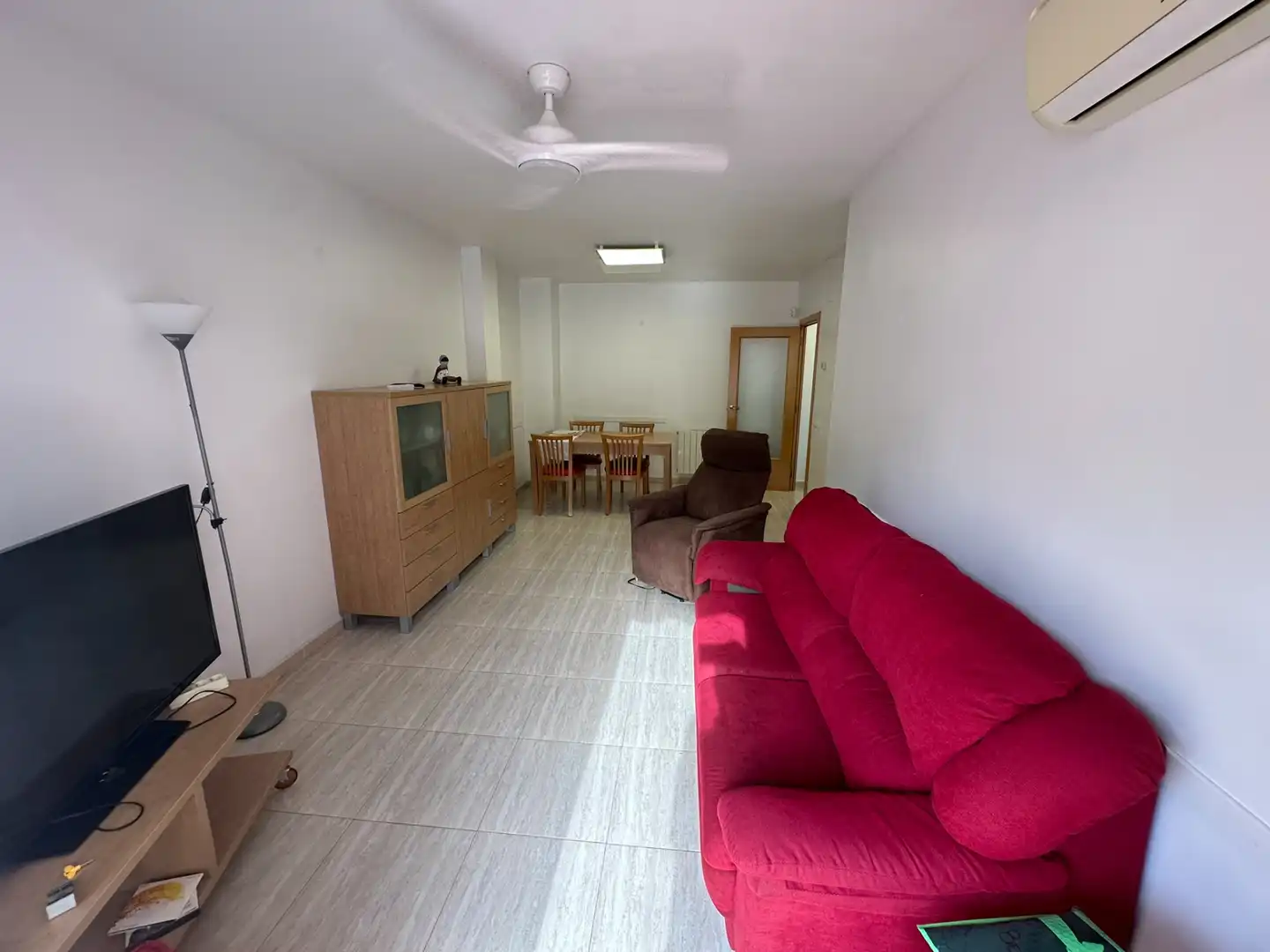 Sala d'estar de Pis en venda en Santa Coloma de Gramenet amb Aire condicionat, Calefacció i Terrassa