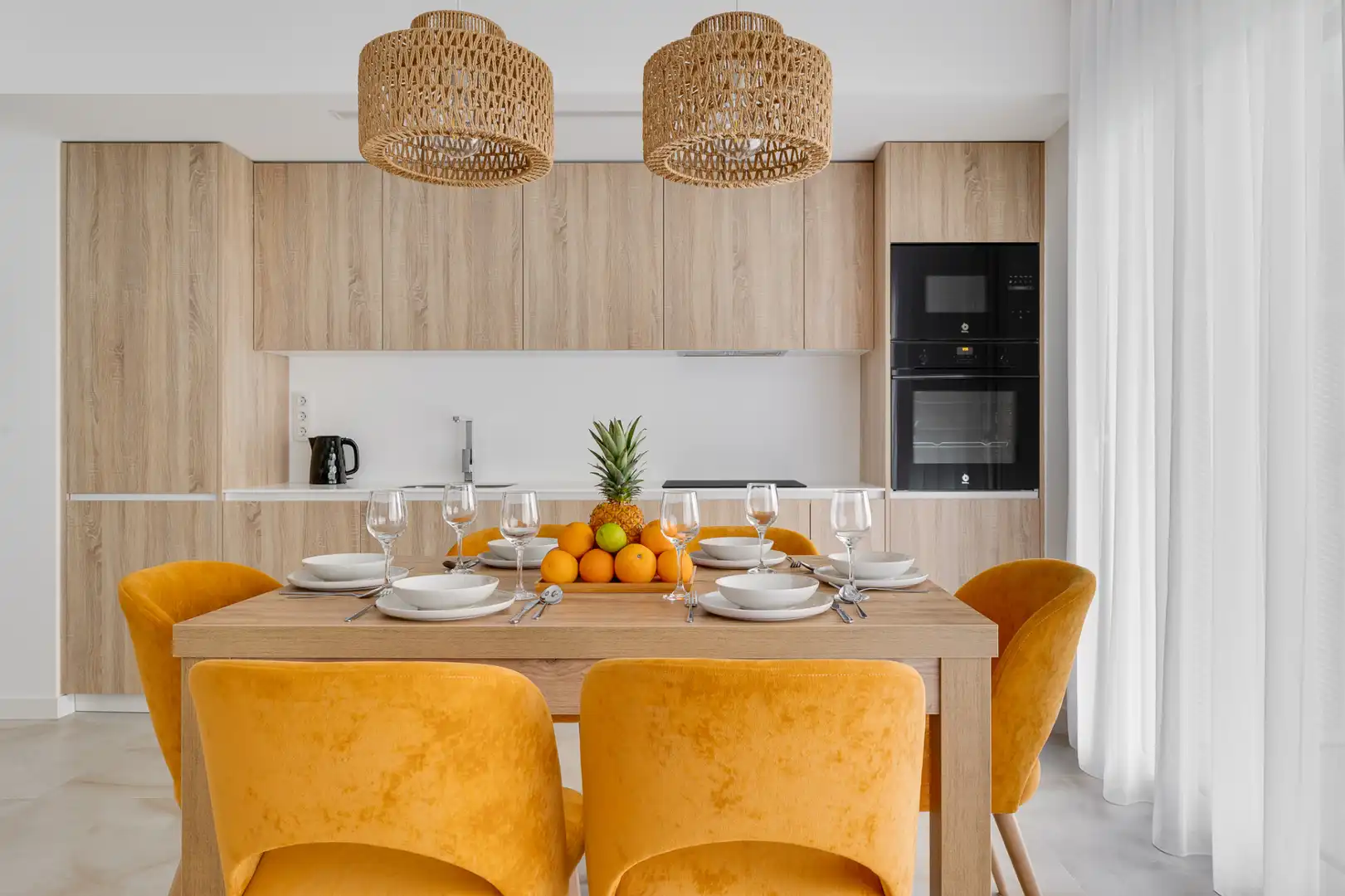 Cocina de Apartamento de alquiler en Torrevieja con Aire acondicionado, Jardín privado y Amueblado