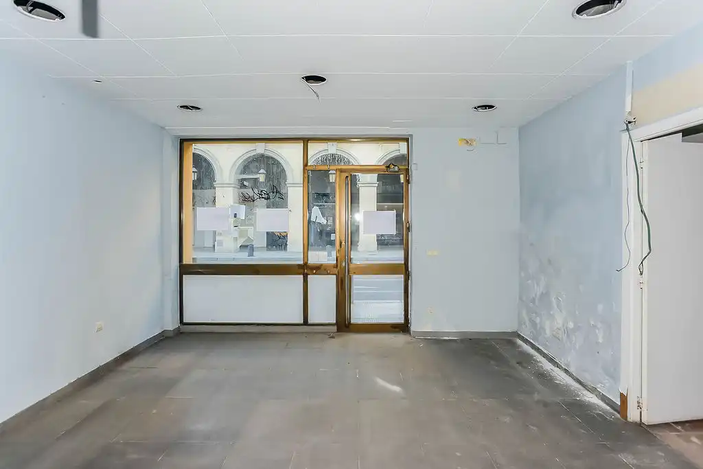 Local commercial à vendre à Av de les Voltes, imagen 7