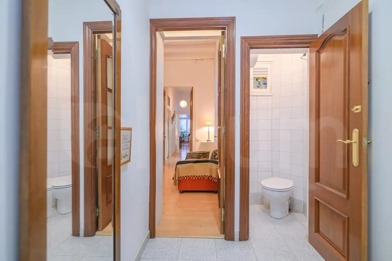 Wohnung zum Verkauf in Barcelona mit Heizung, Parkett und Terrasse