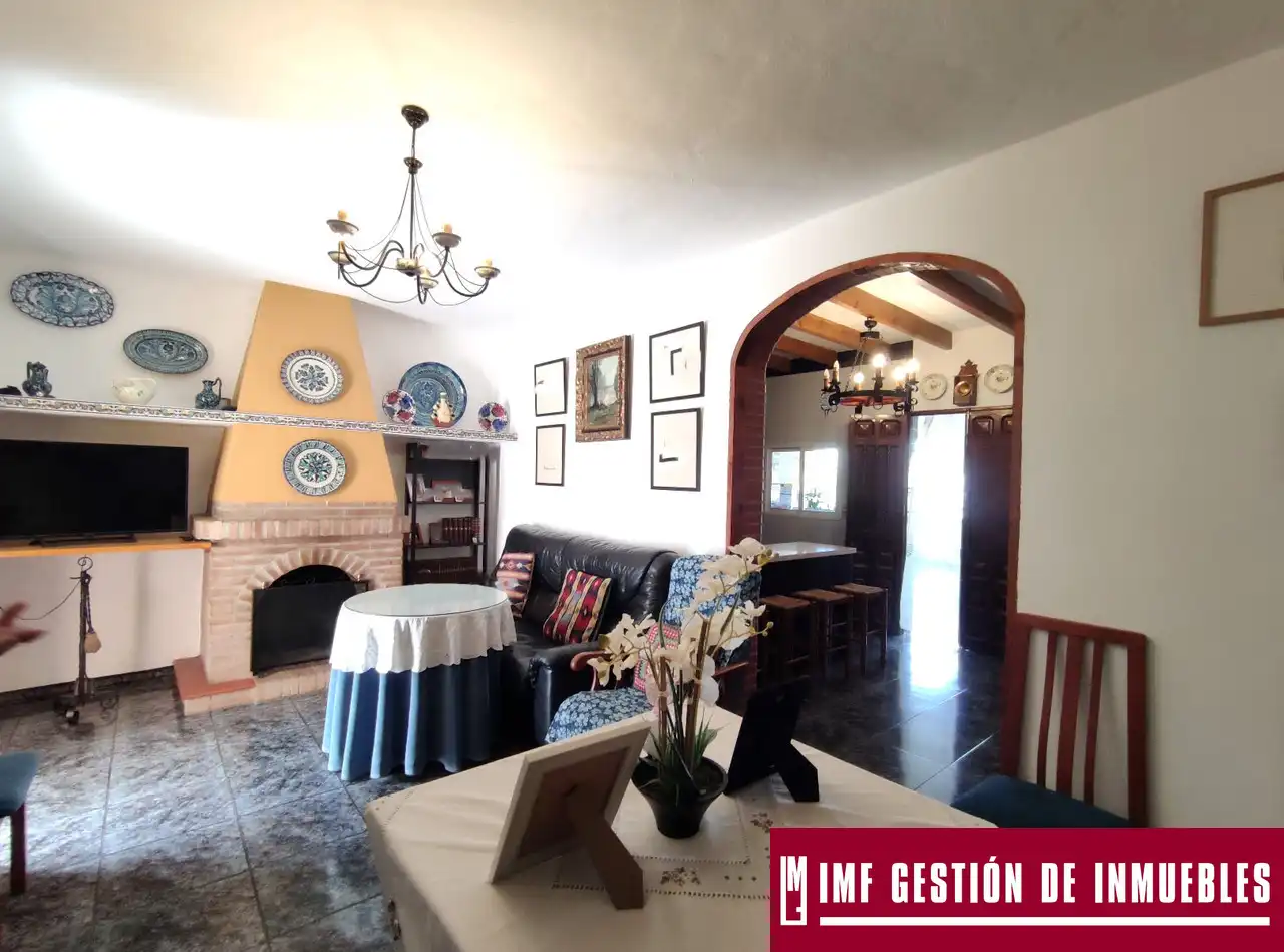 Finca rústica en venta en Canillas de Aceituno con Jardín privado, Terraza y Amueblado
